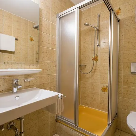 Inn Gaestehaus Carola