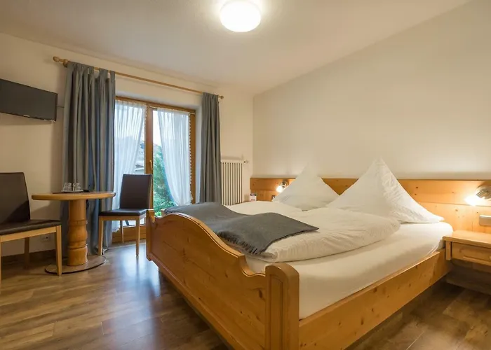 Gaestehaus Carola אורחן