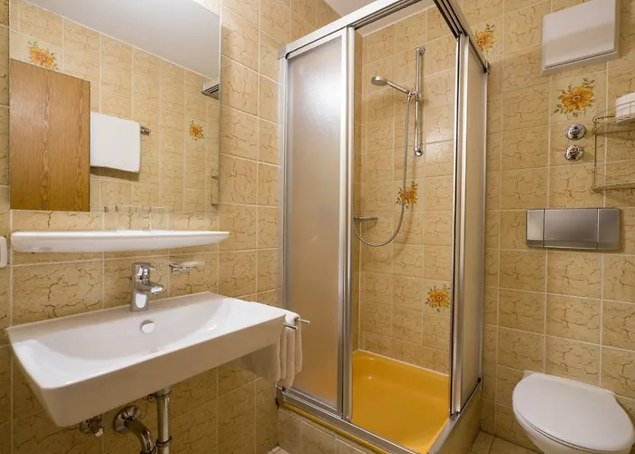 אורחן Gaestehaus Carola